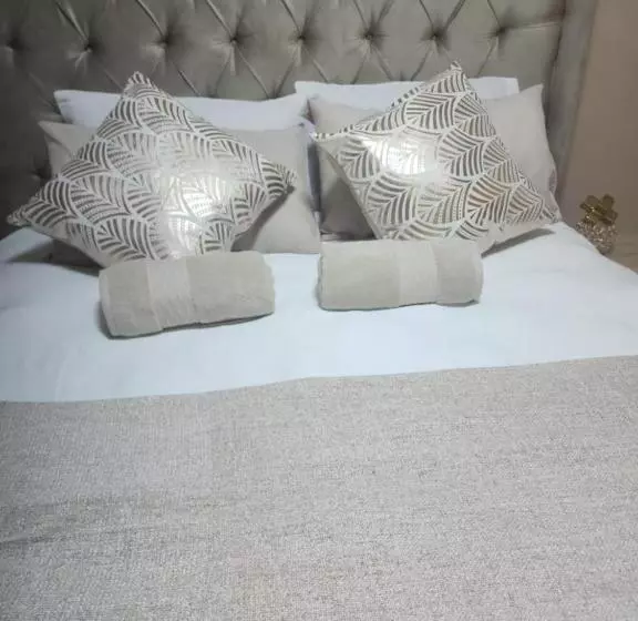 Majatalo Charles Court Guest House