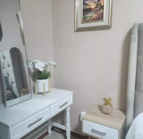 Majatalo Charles Court Guest House