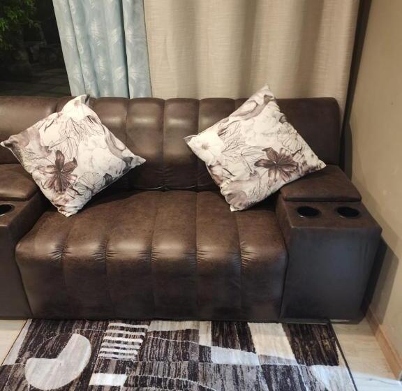 بنسيون Charles Court Guest House