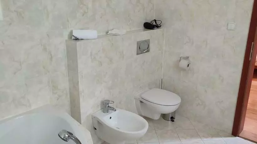 Retkeilymaja Chateau Radvanov Pension