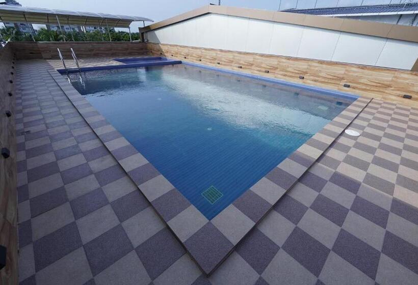 فندق Newline Orchid