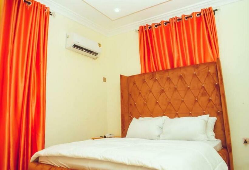 Makadex Hotel & Lounge