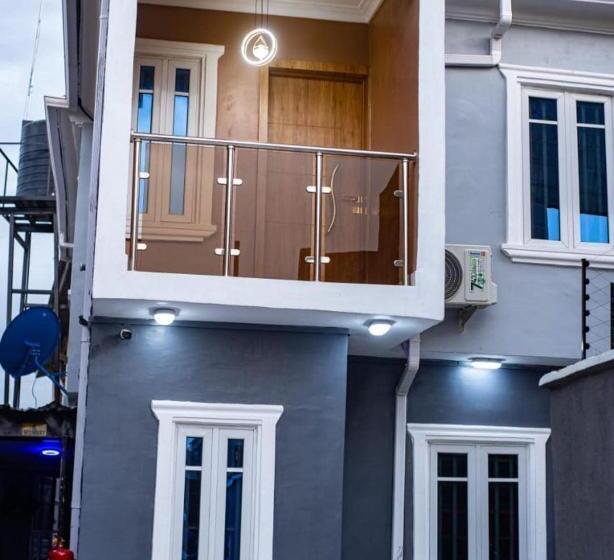 Makadex Hotel & Lounge