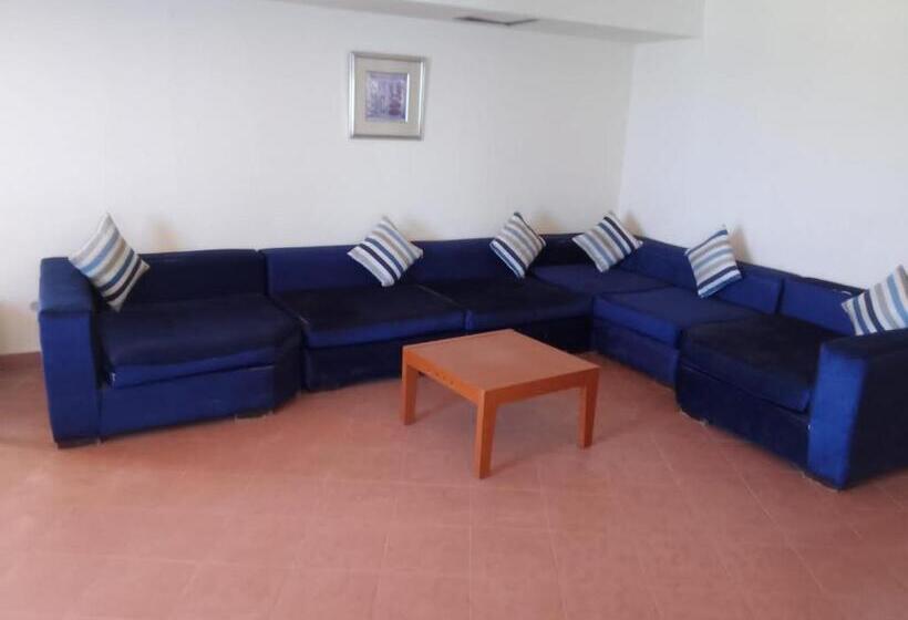 استراحتگاه Porto El Sokhna Pyramids Family Only