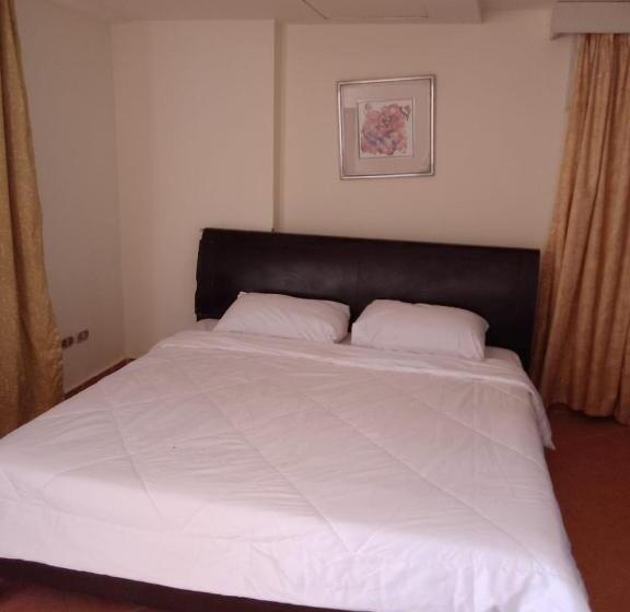 استراحتگاه Porto El Sokhna Pyramids Family Only