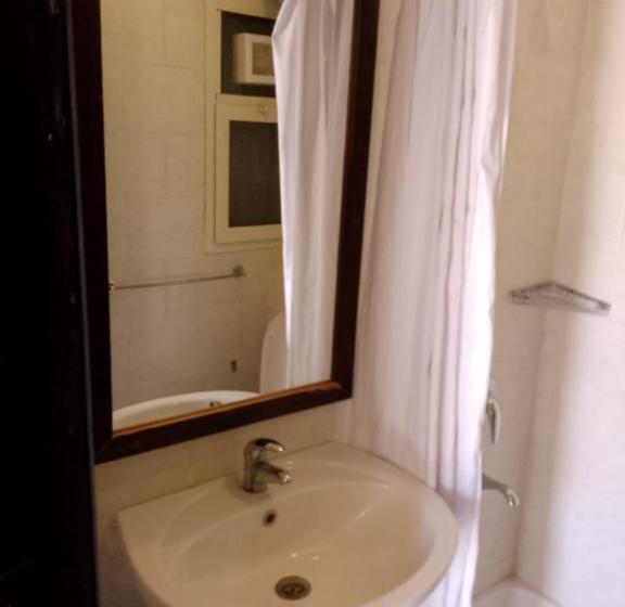 استراحتگاه Porto El Sokhna Pyramids Family Only