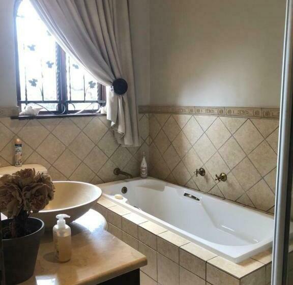 ベッドアンドブレックファースト Valbonne Villa Guest House