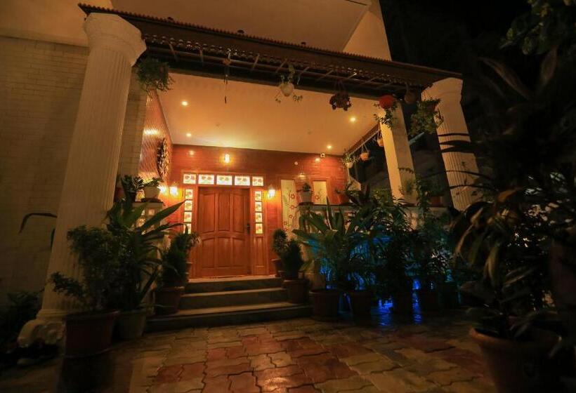 Bed and Breakfast Varsha Vishraam Luxury Stay