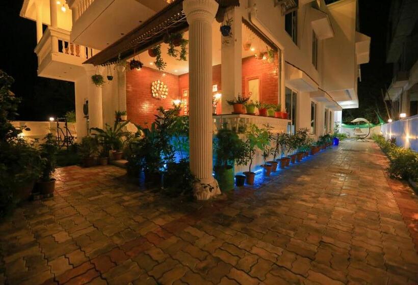 Bed and Breakfast Varsha Vishraam Luxury Stay