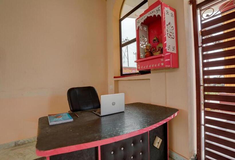 ホテル Oyo Uttam Haveli