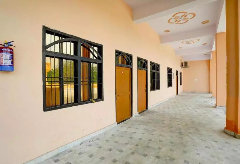 ホテル Oyo Uttam Haveli