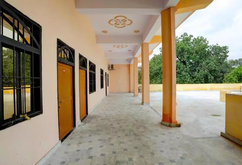 ホテル Oyo Uttam Haveli