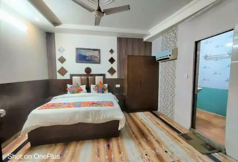 Lux Hotel Agra