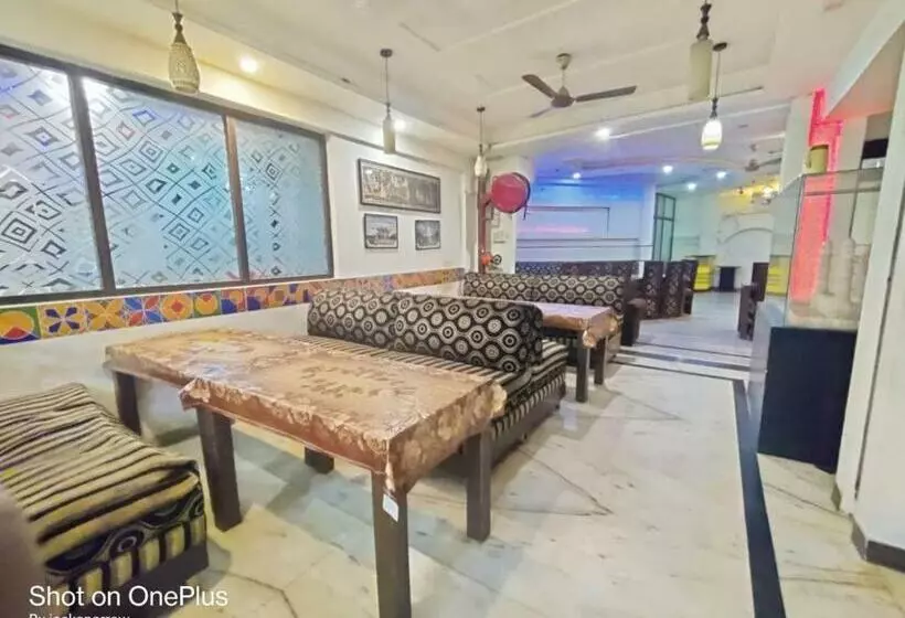 Lux Hotel Agra