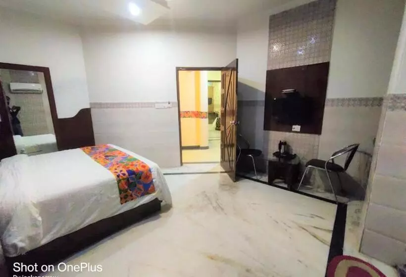 Lux Hotel Agra
