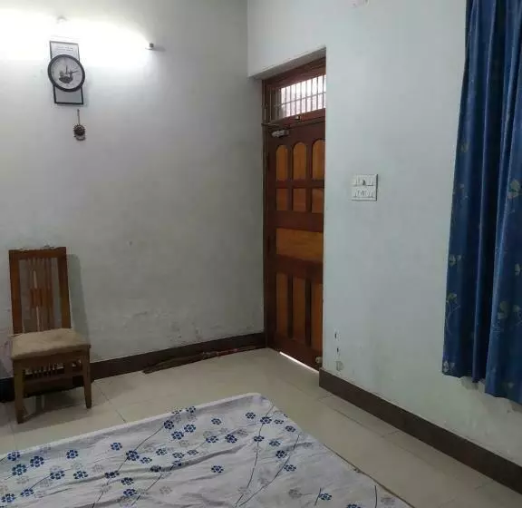 پانسیون Benarasi