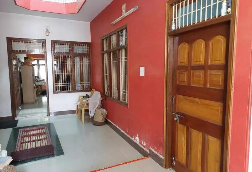 پانسیون Benarasi