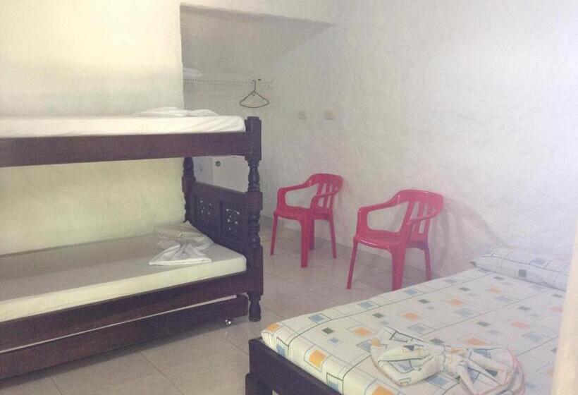 هتل Centro Recreacional Villa Clarita