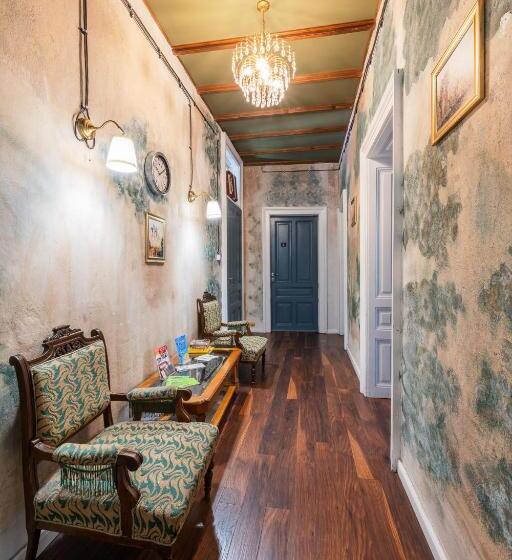 Пансион Astoria Guesthouse