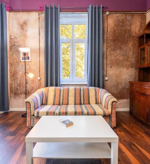 Пансион Astoria Guesthouse