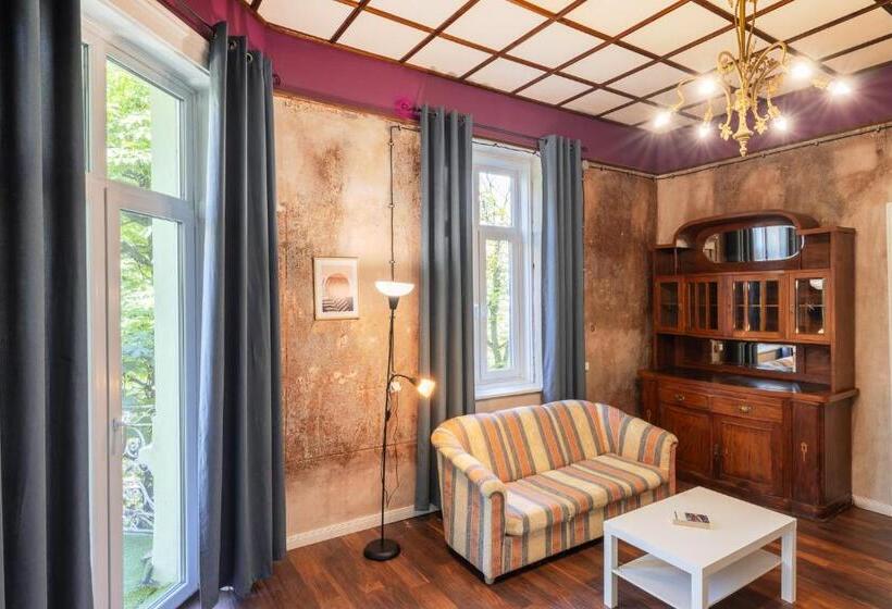 Пансион Astoria Guesthouse