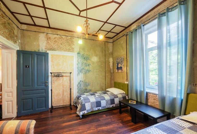 Пансион Astoria Guesthouse