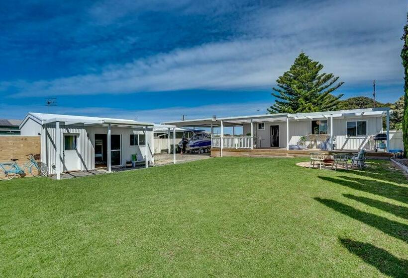 호스텔 On Birchall   Main House And Bunk House   Byo Linen