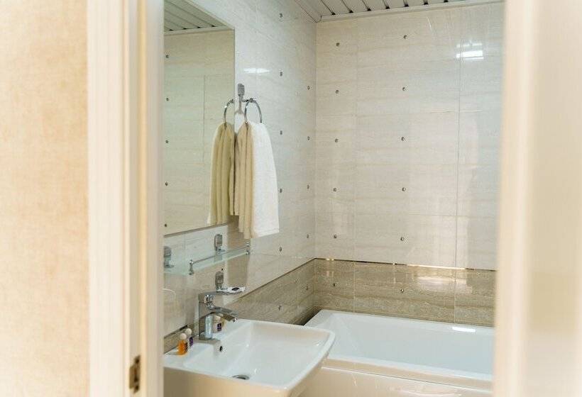 בית מלון כפרי Ayniy