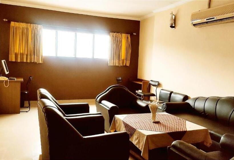 בית מלון כפרי International    Bus Stand Jalandhar City