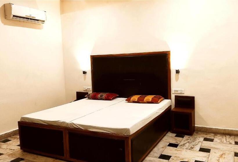 בית מלון כפרי International    Bus Stand Jalandhar City