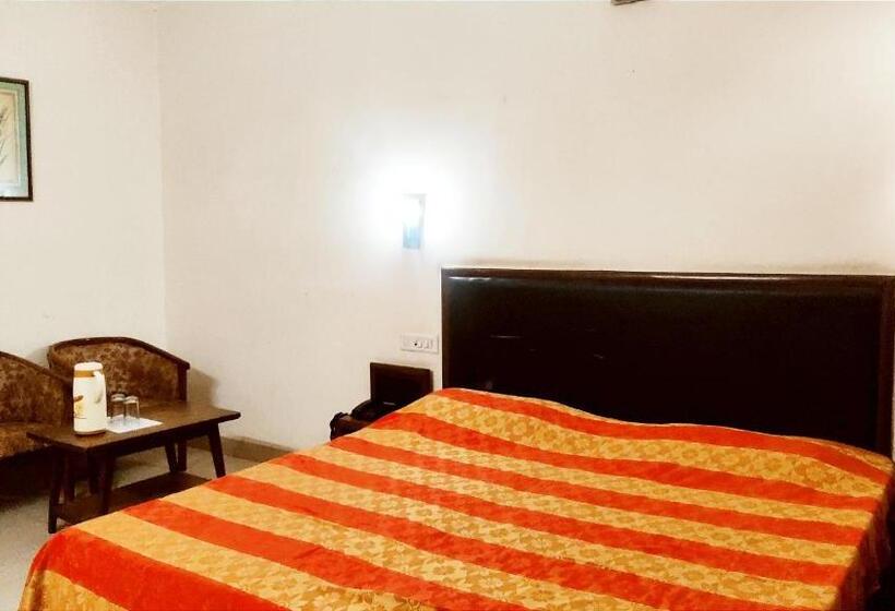 בית מלון כפרי International    Bus Stand Jalandhar City