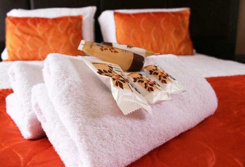 فندق Muofhe Graceland Lodge