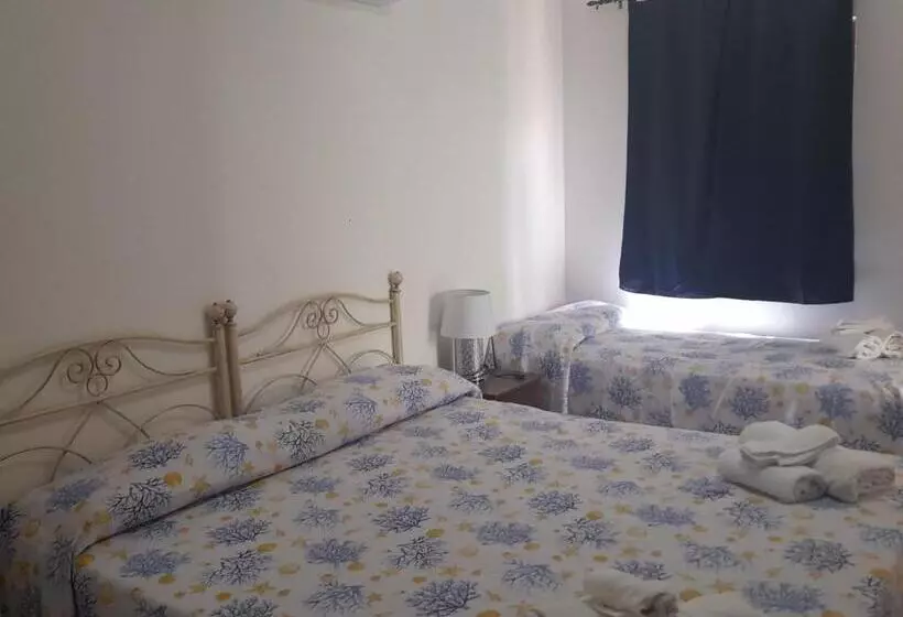 تختخواب و صبحانه La Caletta