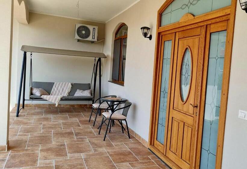 پانسیون Denisa House