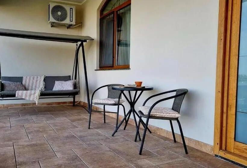 ペンション Denisa House