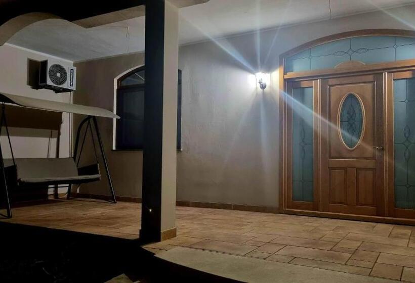 پانسیون Denisa House