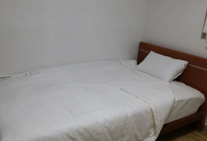 Guest House Godo  Hostel