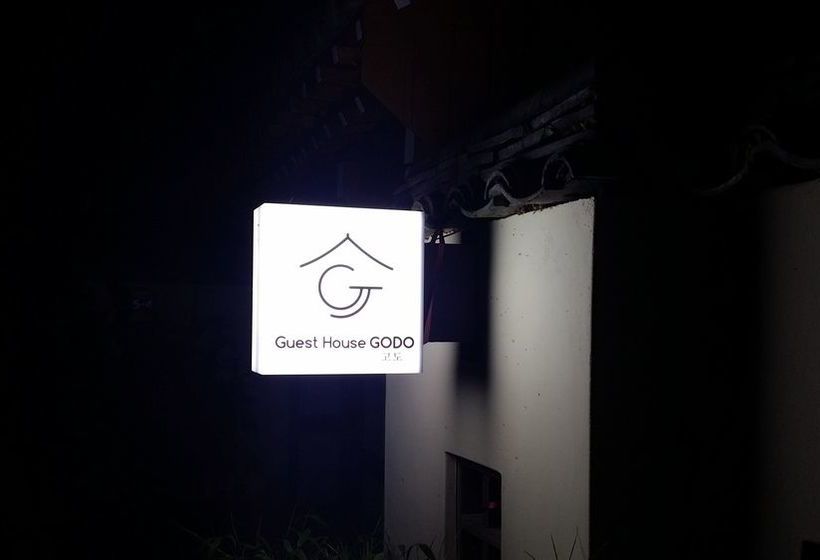 Guest House Godo  Hostel
