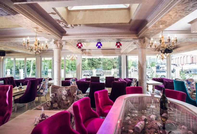 בית מלון כפרי Avenue Deluxe