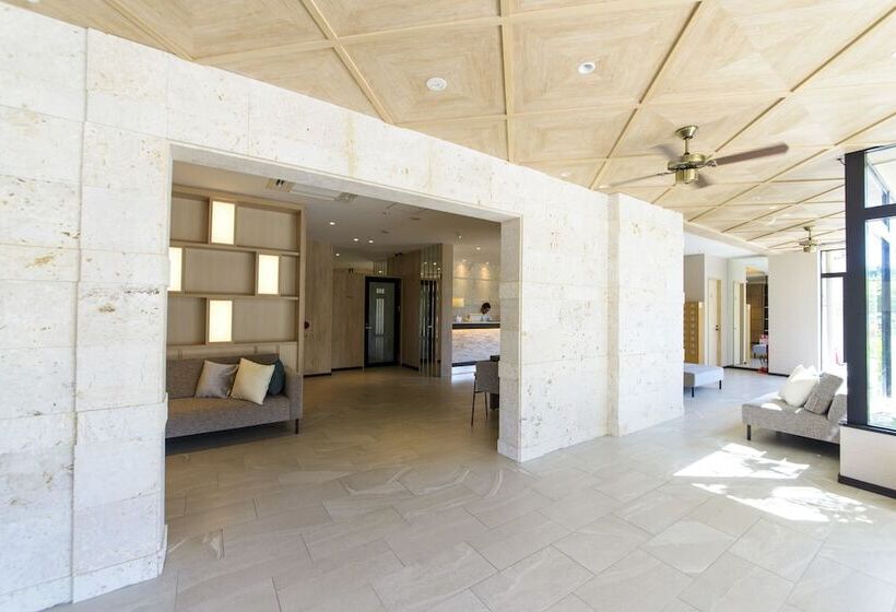 בית מלון כפרי Best Western Okinawa Kouki Beach