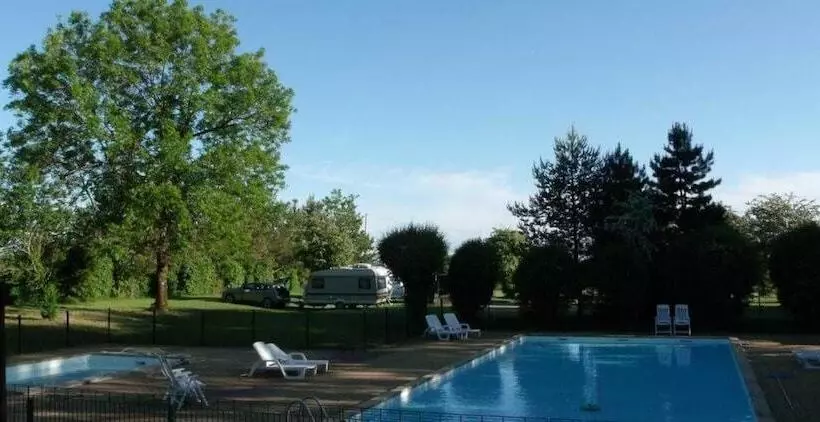 ホテル Camping De La Croix D'arles