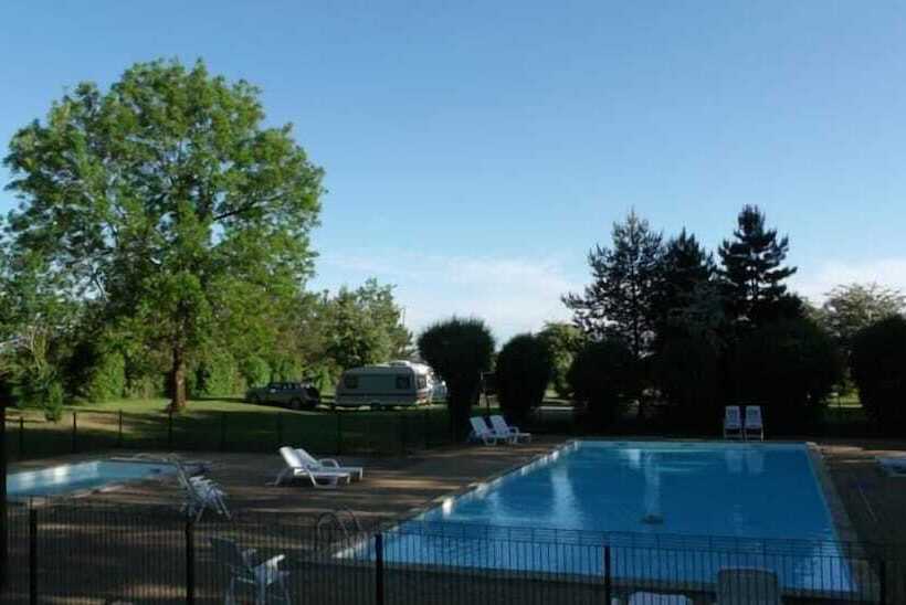 בית מלון כפרי Camping De La Croix D'arles