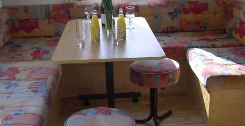 ホテル Camping De La Croix D'arles