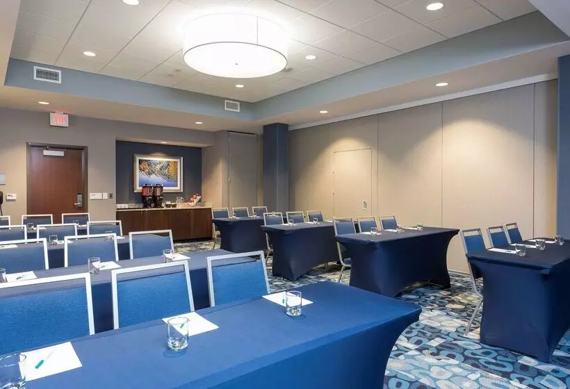 ホテル Homewood Suites By Hilton Grand Rapids Downtown