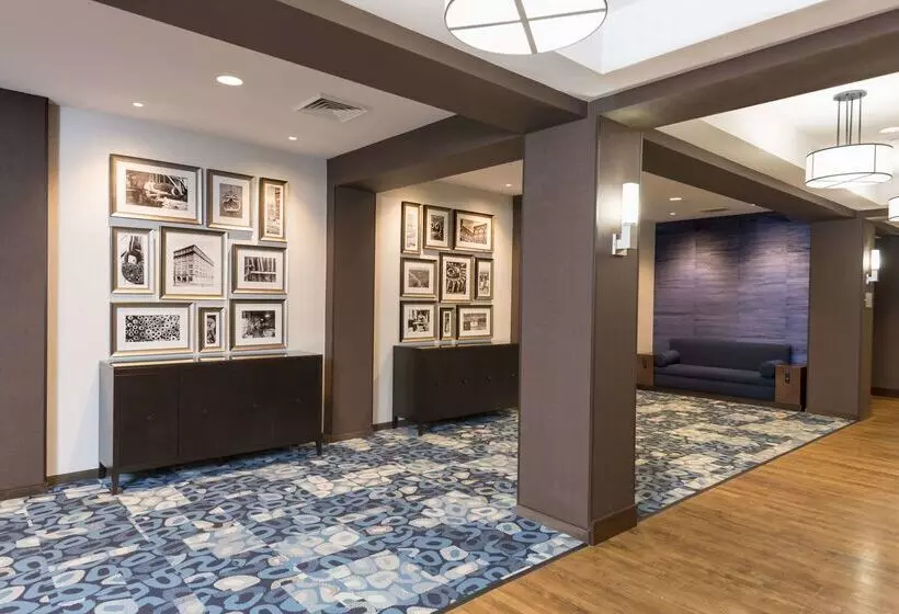 ホテル Homewood Suites By Hilton Grand Rapids Downtown