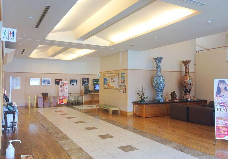 בית מלון כפרי Okhotsk Palace