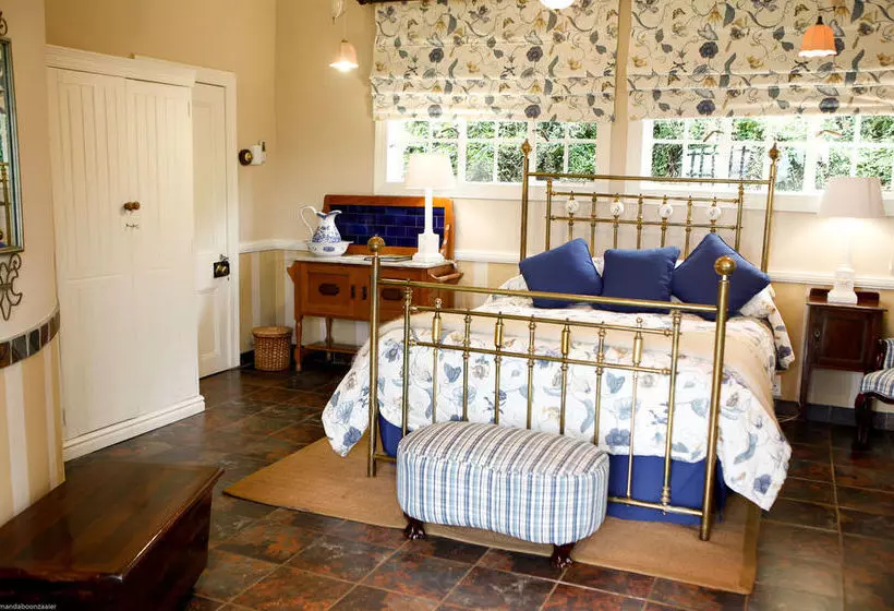 هتل Reilly's Rock Hilltop Lodge