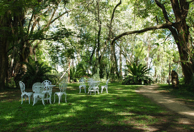 Отель Reilly's Rock Hilltop Lodge