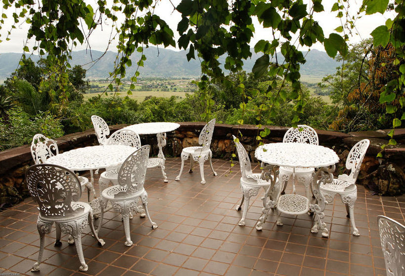 Отель Reilly's Rock Hilltop Lodge