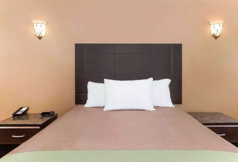 ホテル Travelodge Inn & Suites By Wyndham Bell Los Angeles Area